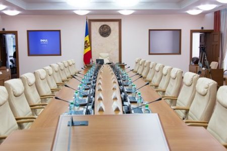 Editorial // Patru bile negre Guvernului Gavrilița