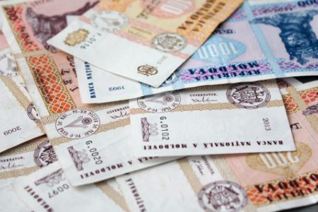 O persoană, învinuită de escrocherie și spălare de bani în dosarul Fraudei Bancare, a fost reținută de CNA