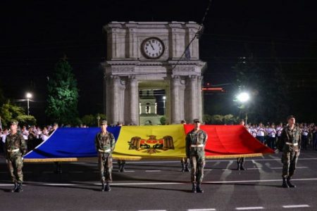 VIDEO// Un cetățean din Capitală, revoltat de repetițiile nocturne pentru Parada Militară