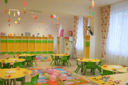 Ceban critică Guvernul: În raioane se închid școli, în capitală se deschid