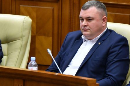 Novac, la protestul de la Președinție: Mincinoasa de la etajul 3 niciodată nu va fi sinceră cu cetățenii, pentru că așa îi dictează curatorii de peste ocean