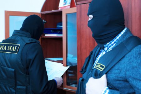 Percheziții la un ex-secretar de stat al MAI vizat într-o cauză penală de îmbogățire ilicită și fals în declarația de avere