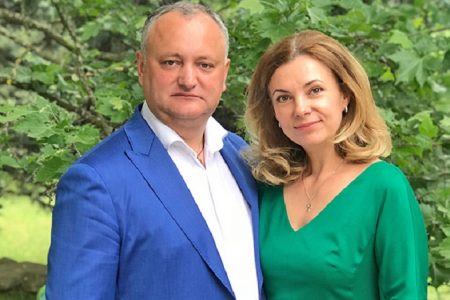 „Au făcut percheziții și în veceul din grădina mamei. Ce au vrut să găsească acolo?” Galina Dodon a făcut declarații la ieșire din PA