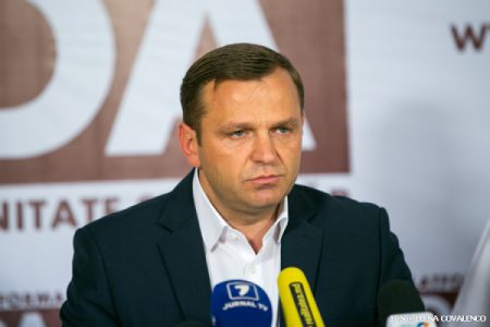 Năstase, împreună cu câțiva consilieri municipali, au depus demisia din Platforma „DA”
