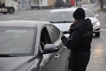 Un „curier” de acte românești falsificate, depistat la PTF Leușeni