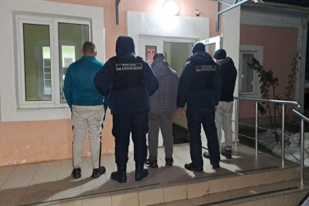 VIDEO// Doi conaționali sunt documentați pentru organizarea migrației ilegale