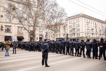 Miting organizat de Mișcarea Pentru Popor: Oamenii cer guvernării să le achite facturile pentru lunile de iarnă și să nu admită război pe teritoriul Moldovei