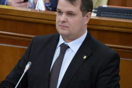 Deputaților neafiliați, care au părăsit fracțiunea PSRM, li se alătură noi adepți