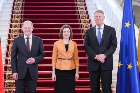 LIVE// Declarație de presă susținută de Președintele României, Klaus Iohannis, Președinta Republicii Moldova, Maia Sandu, și Cancelarul Republicii Federale Germania, Olaf Scholz