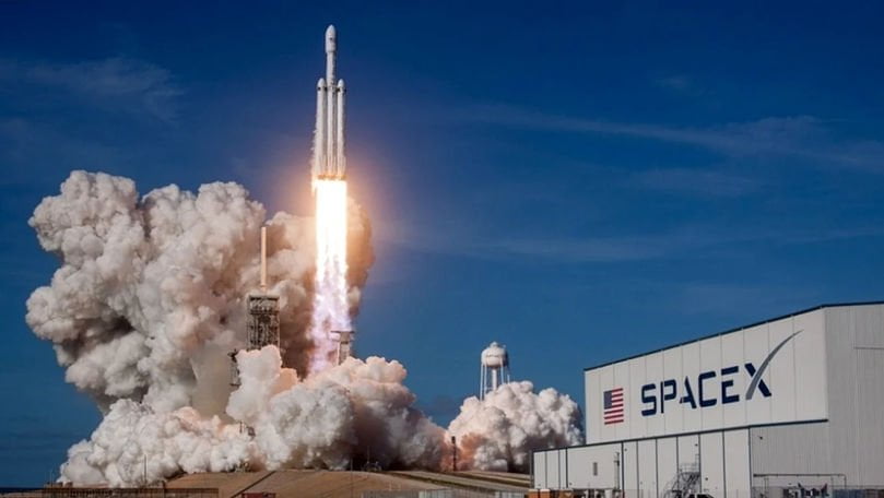 SpaceX va lansa prima staţie spaţială comercială până la jumătatea anului 2025