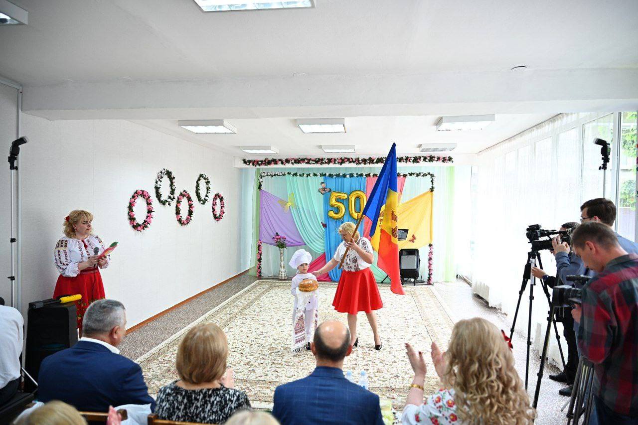 Ceban: Felicit copiii, părinţii şi cadrele didactice din Grădiniţa numărul 151