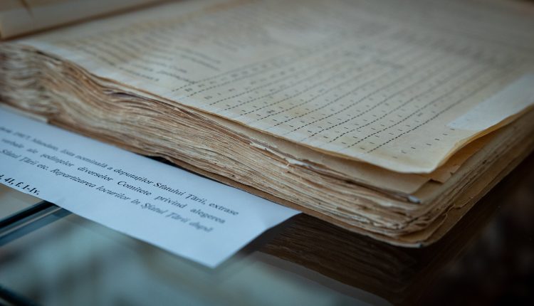 Expoziția de fotografii și documente „Sfatul Țării – file de istorie”, organizată la Parlament