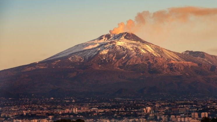 Ploaie de cenușă în Italia după ce Etna a erupt
