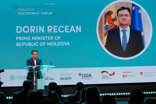 Prim-ministrul Dorin Recean, la Forumul Electronic din Moldova: „Pregătirea specialiștilor din domeniul electronic va impulsiona dezvoltarea economică a țării”