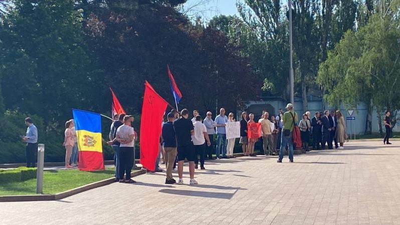 Protest la Parlament împotriva proiectului PAS referitor la 9 mai