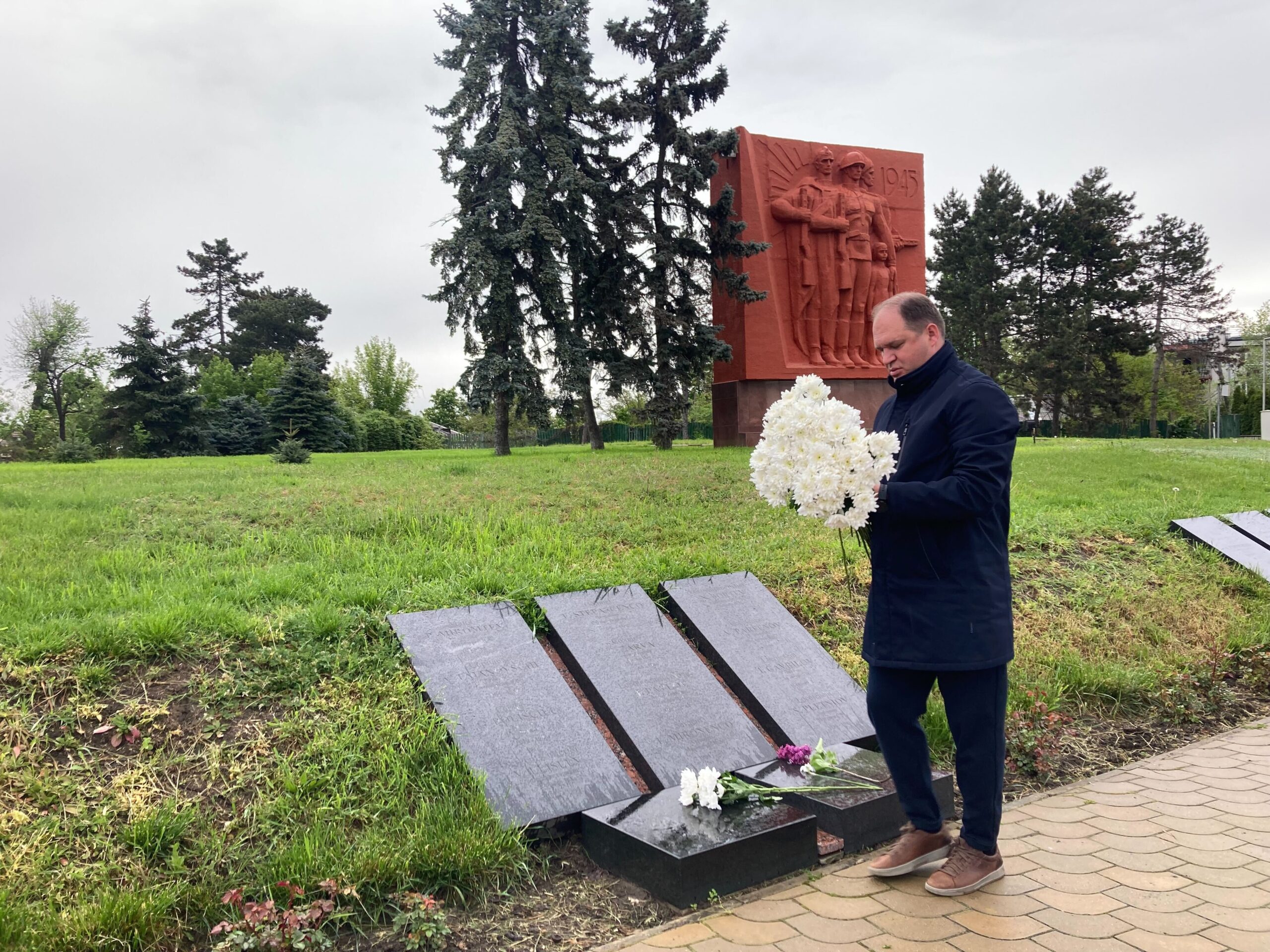 Edilul capitalei a depus flori la Complexul memorial „Eternitate”