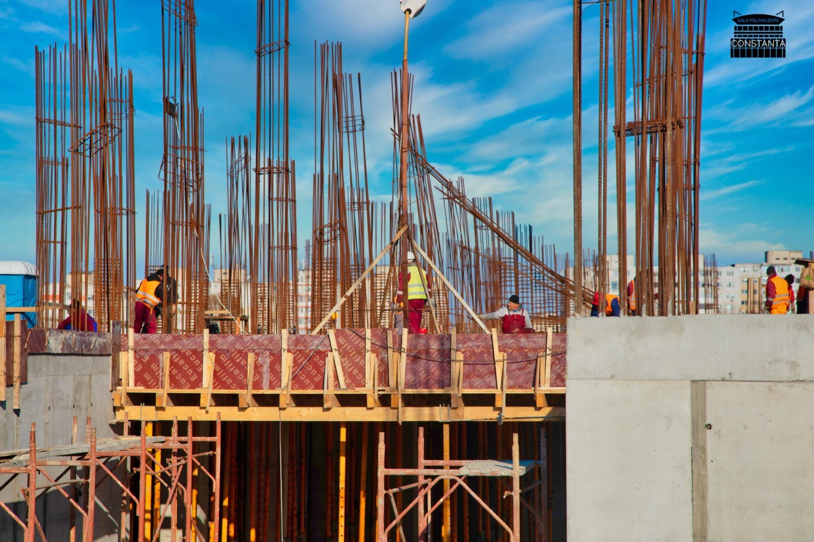 Suma maximă pe care o poate percepe autoritatea publică locală la emiterea actelor pentru lucrări de construcție este exclusă