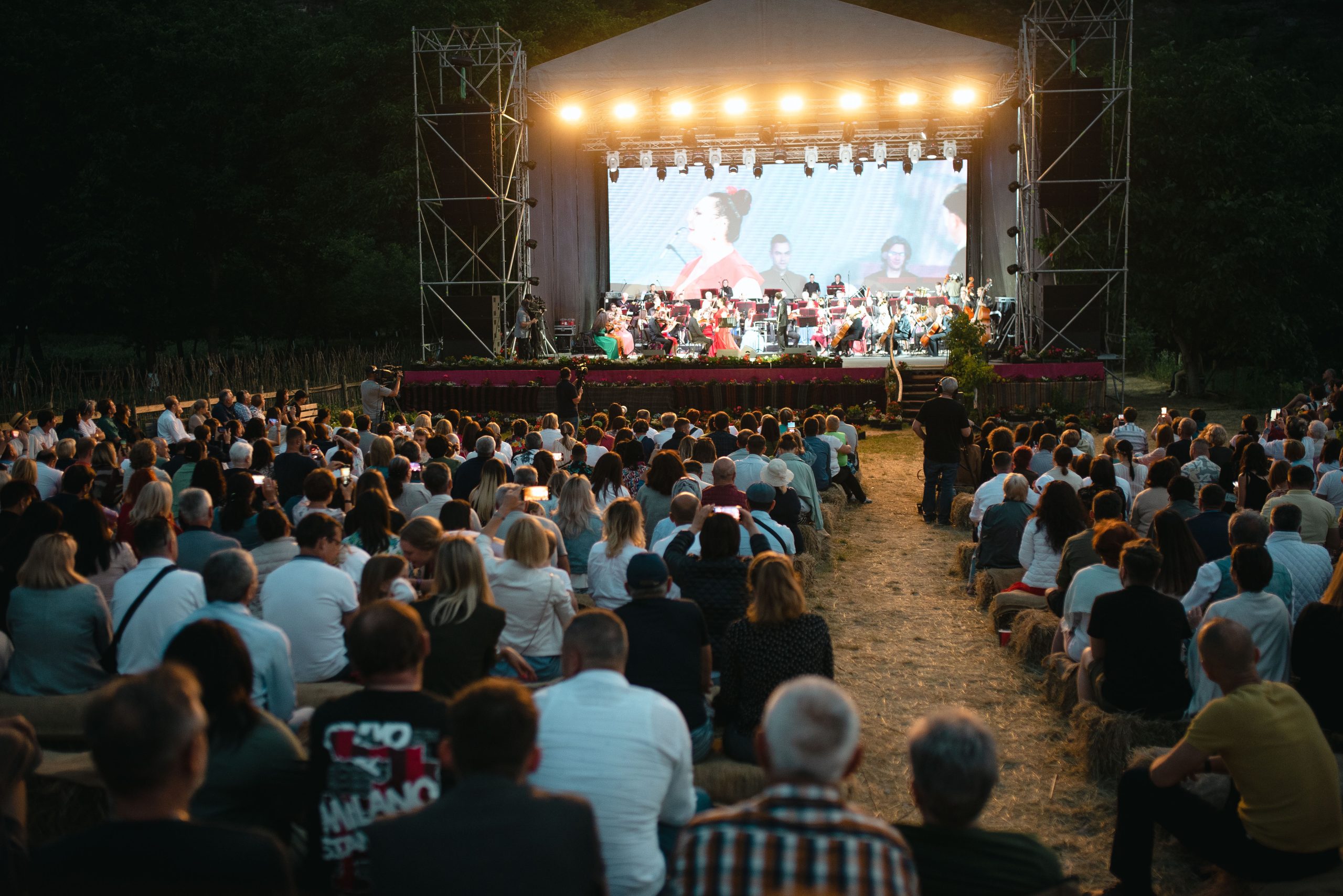Astăzi începe Festivalul de Muzică Clasică în Aer Liber „DescOperă”. Află ce activități au fost pregătite pentru oaspeți