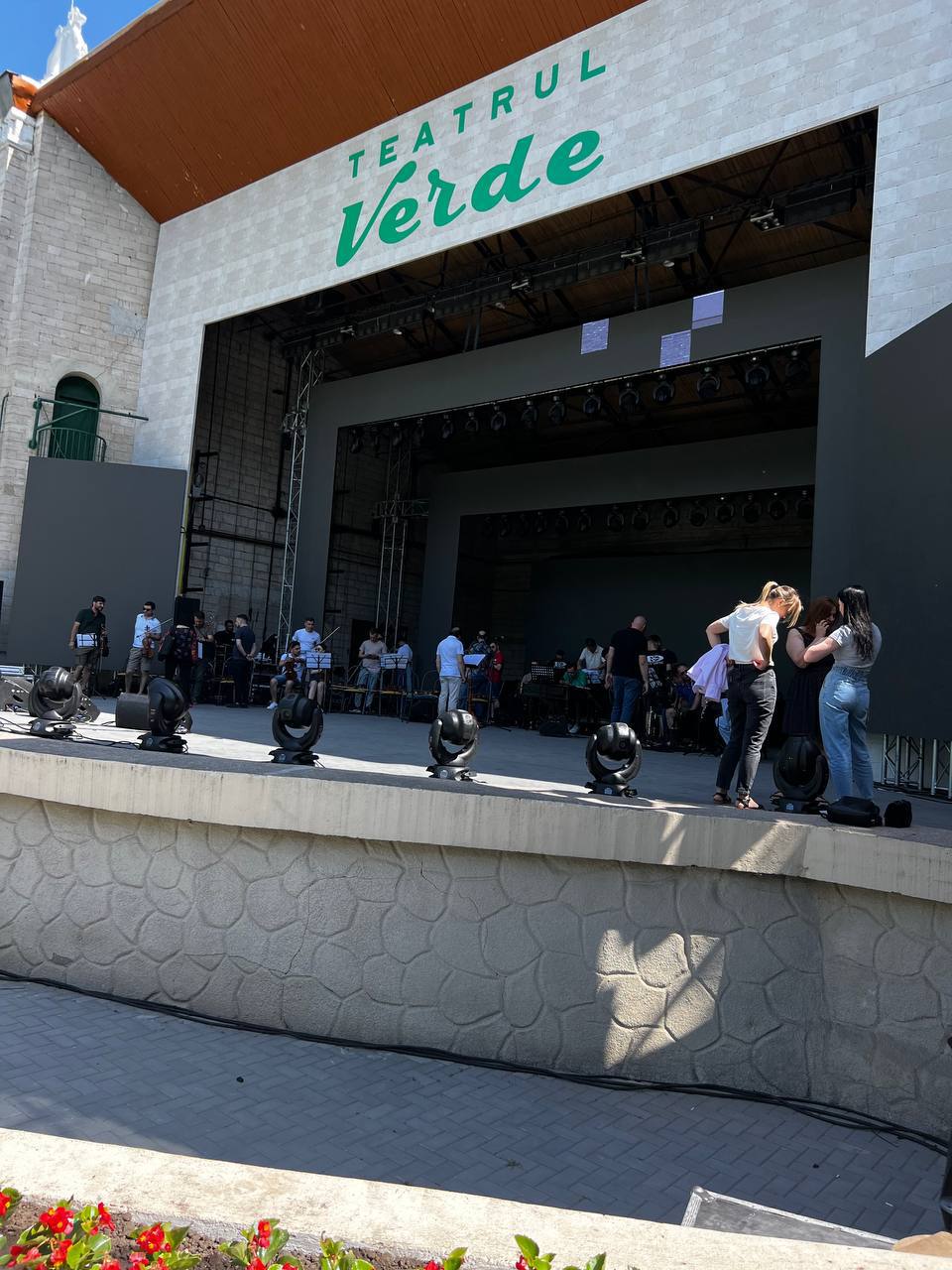Primăria Chişinău redeschide portile Teatrului Verde, după finalizarea primei etape de reparaţii. Ion Ceban: Vom continua să reabilitam Teatrul de Vară din Parcul ,,Valea Morilor”