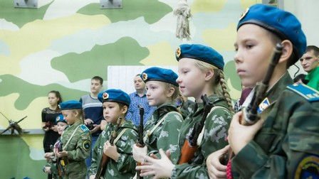 Rusia: Sute de copii vor fi antrenați în tabere militaro-patriotice