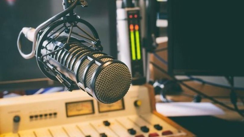 Cinci posturi de radio au fost amendate de Consiliul Audiovizualului