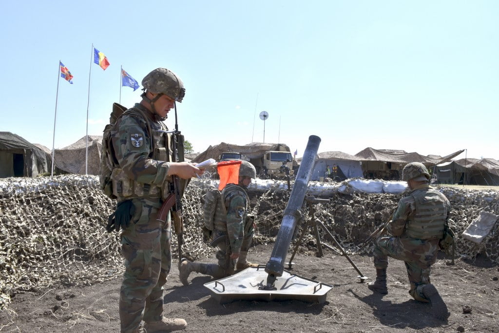 Teodor Cârnaț lansează o campanie electorală inedită cu propunerea de a retrage militarii din centrul Chișinăului