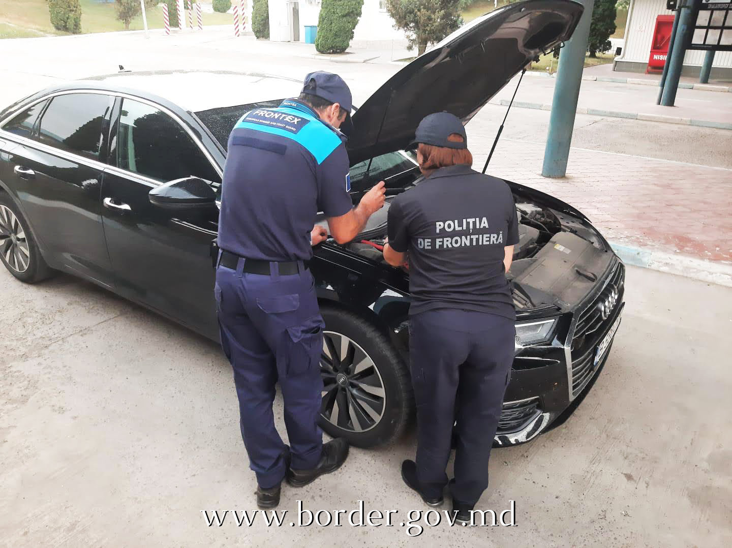 Polițiștii de frontieră au reținut un automobil căutat de INTERPOL