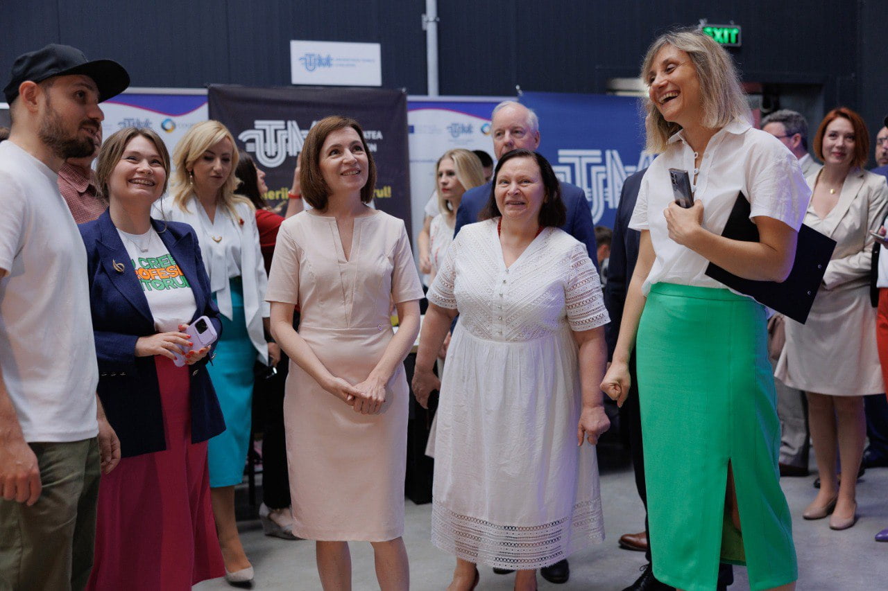 Absolvenții din țară au făcut cunoștință cu programele creative de licență disponibile în patru universități din țară. A fost organizată cea de-a doua ediție a Forumului „Profesiile Viitorului”