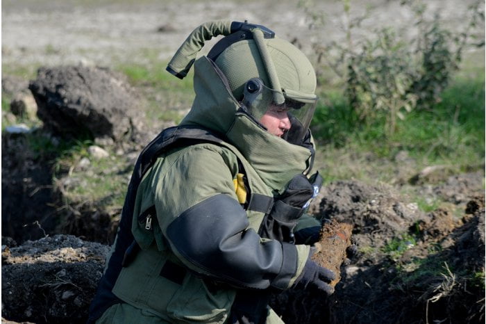 Geniștii au neutralizat un arsenal de 117 obiecte explozive