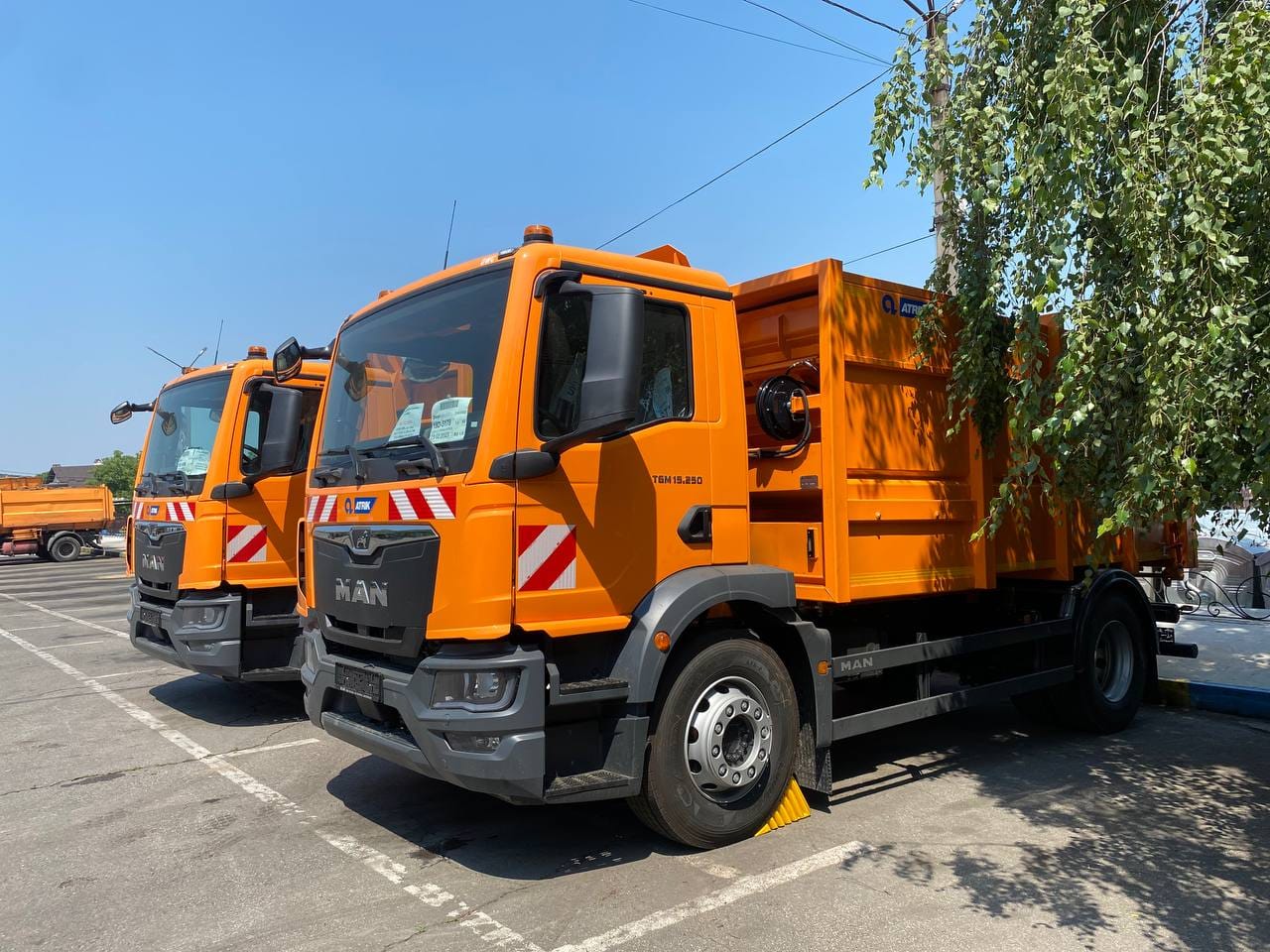 Primele două autospeciale MAN pentru gestionarea deșeurilor au sosit la Chișinău, în cadrul proiectului „Deșeuri Solide Chișinău”