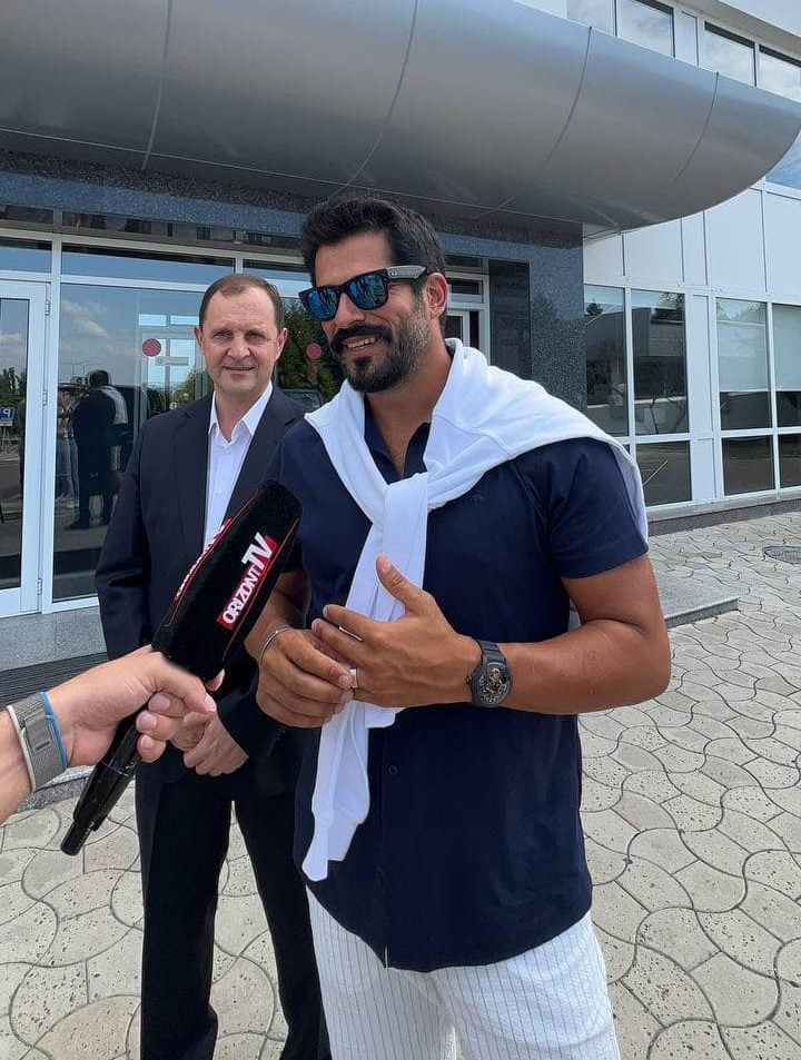 Surpriză senzațională, la Comrat! Unul din cei mai îndrăgiți actori din Turcia, Burak Ozcivita, va participa la ceremonia de învestire a Evgheniei Guțul în funcția de bașcan al Găgăuziei