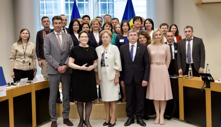 Igor Grosu, împreună cu un grup de deputați, în Parlamentul European: „Acum, mai mult ca oricând, avem nevoie să unim societatea în jurul proiectului european”