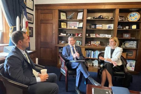 Președintele Parlamentului a discutat cu mai mulți congresmani americani: „Prin sprijinul puternic pe care îl primim din partea SUA progresăm în procesul nostru de modernizare”