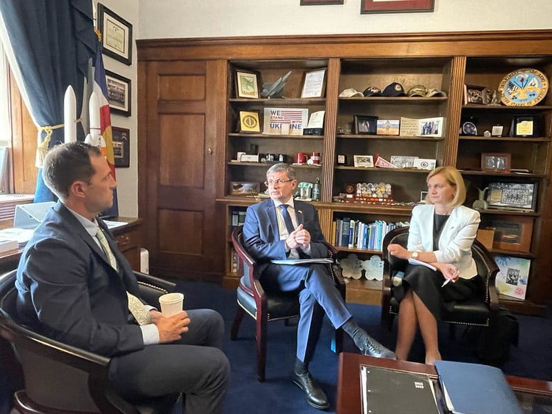 Președintele Parlamentului a discutat cu mai mulți congresmani americani: „Prin sprijinul puternic pe care îl primim din partea SUA progresăm în procesul nostru de modernizare”