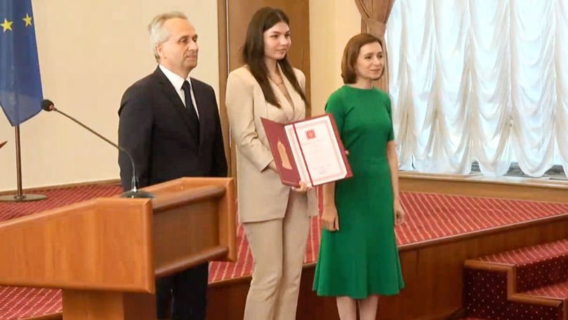 Absolvenții cu media 10 la Bacalaureat, premiați la Chișinău