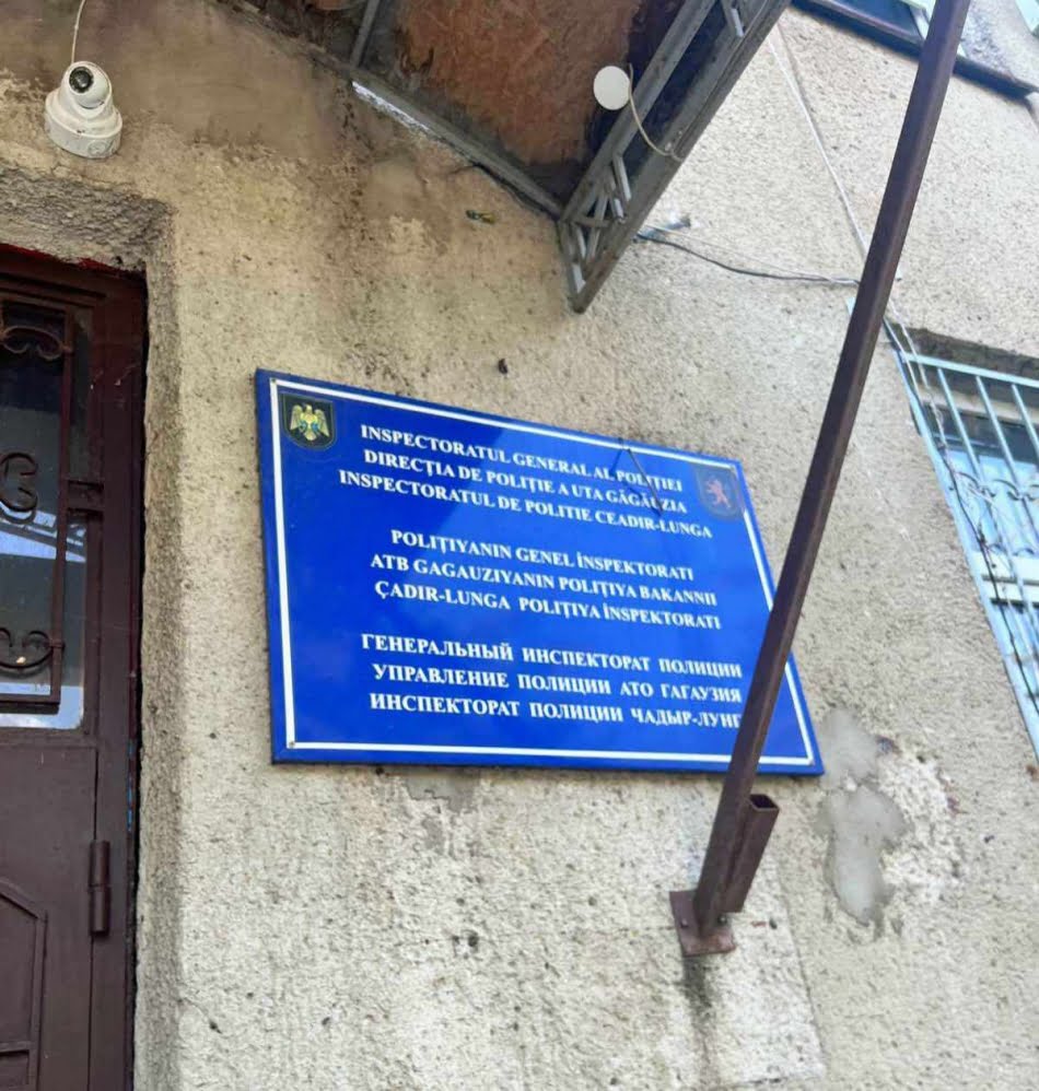 Doi polițiști din Ceadîr-Lunga și un intermediar au fost reținuți de CNA și procurori într-un dosar de corupere pasivă