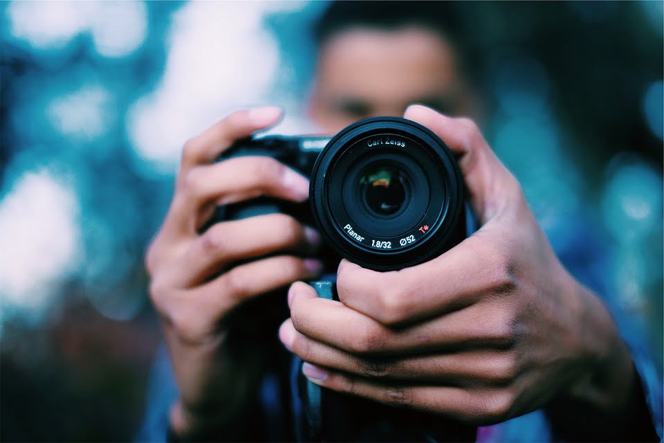 Fotografii și videografii din Moldova sunt invitați la un atelier de fotografie