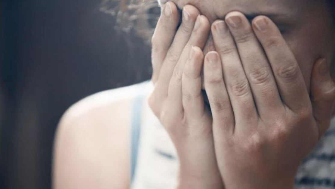 O minoră din Edineț a fost amenințată cu bătaia și exploatată sexual de doi concubini
