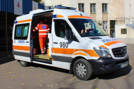 O echipă de medici de pe ambulanță a fost amenințată cu un pistol