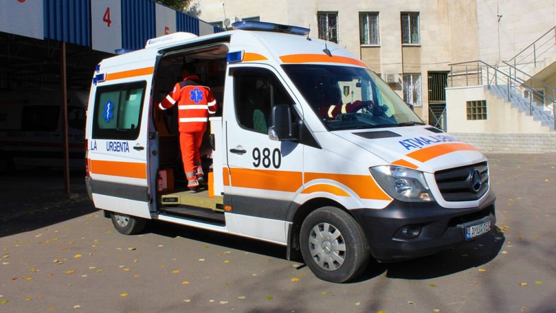 O echipă de medici de pe ambulanță a fost amenințată cu un pistol