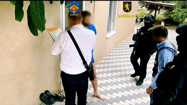  Reprezentant al diasporei Moldovei din Islanda – șantajat ca-n anii ’90: doi bănuiți, reținuți