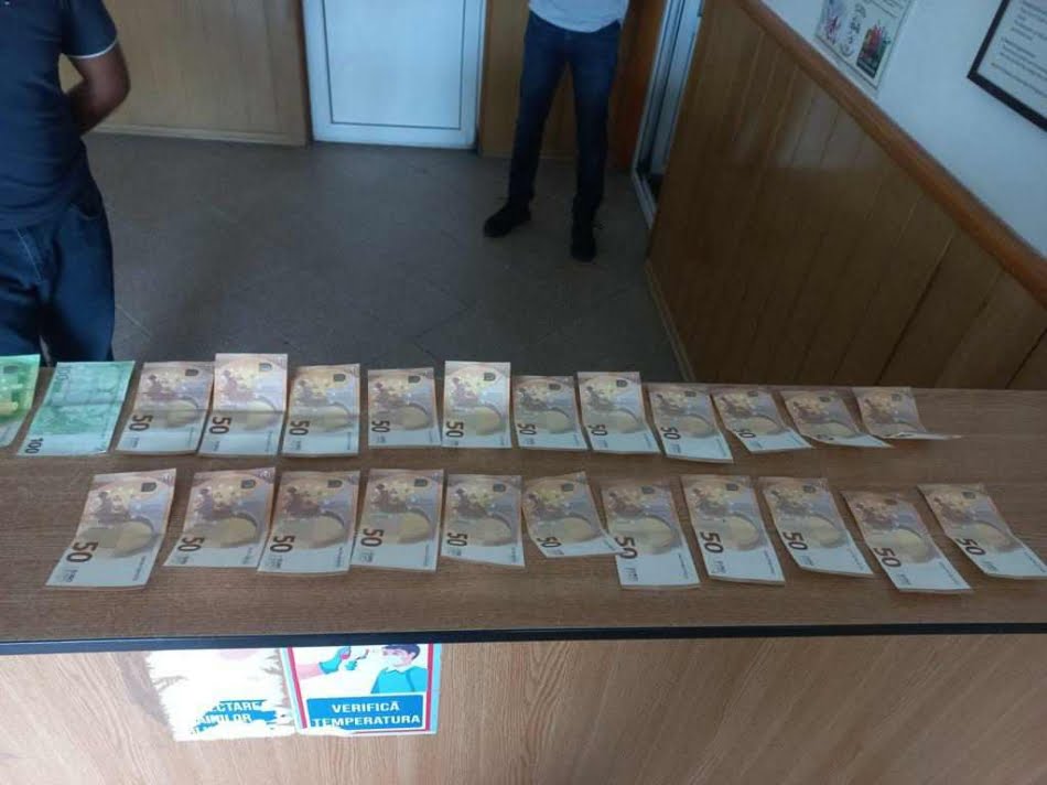 Polițist reținut pentru corupere pasivă și acoperire a cazului de trafic de droguri