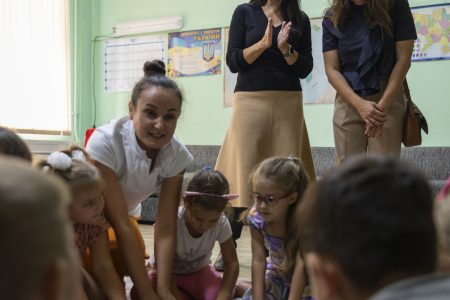 Ambasadoarea Bunăvoinței a UNHCR vizitează refugiații ucraineni din Republica Moldova