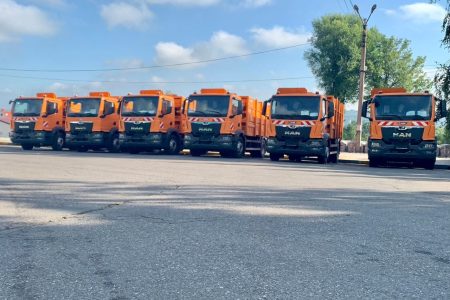 Primarul Ion Ceban introduce 6 autospeciale noi pentru colectarea deșeurilor în Chișinău