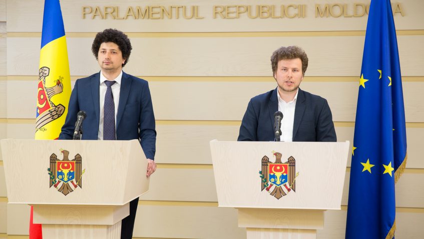 Unde dai și unde crapă. Bugetul de stat ratează sute de milioane de lei anual din cauza unei legi promovate de deputații PAS Radu Marian și Dan Perciun