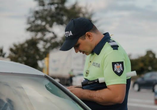 Un șofer în stare de ebrietate avansată la volan și-a pus în pericol propria viață, dar și siguranța celor din jur