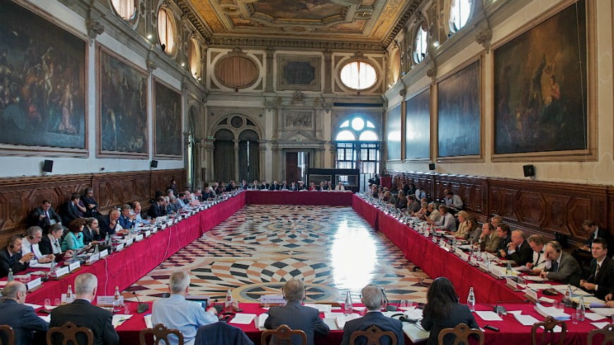 Parlamentul va găzdui vizita unei delegații a Comisiei de la Veneția