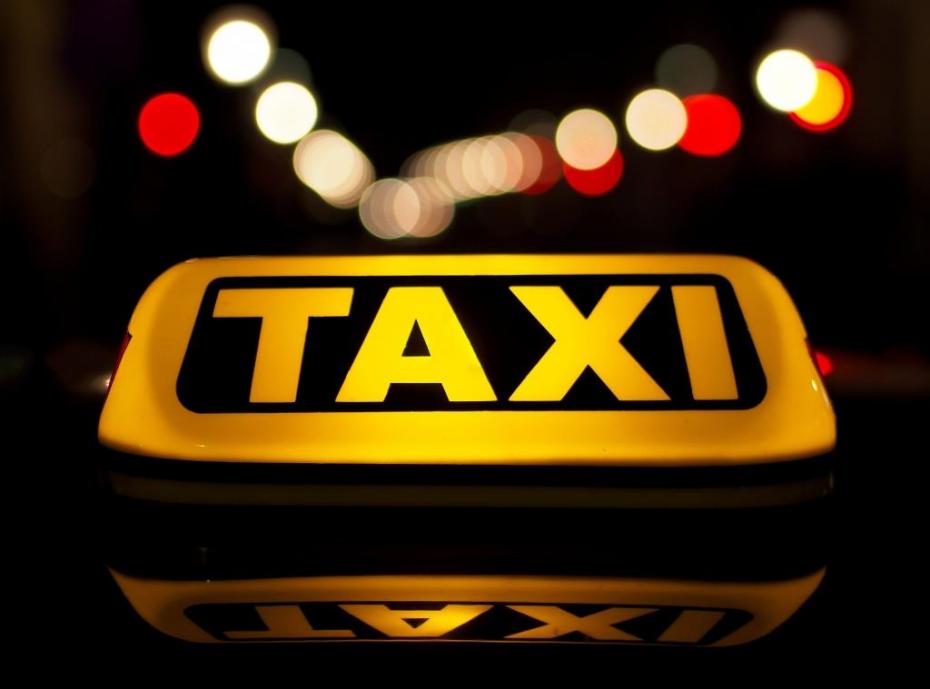 Taximetriștii vor putea circula pe banda dedicată transportului public