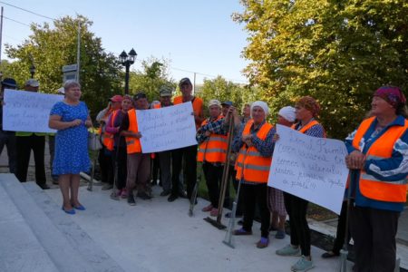Protest cu greble și pancarte la Căușeni