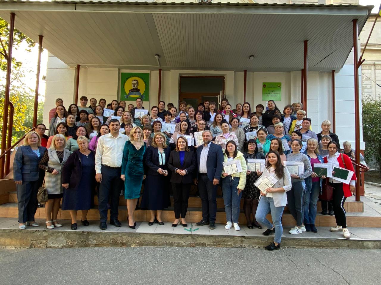 Aproximativ 1400 de angajați ai instituțiilor de educație, instruiți gratuit în cadrul unor cursuri speciale